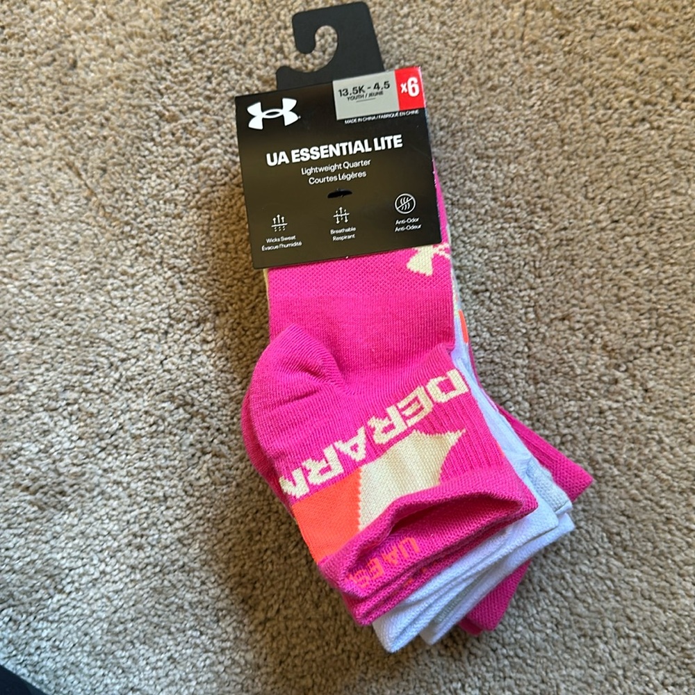Brand new with tags Under Armour Youth socks, 6 pairs, extra cushion super soft